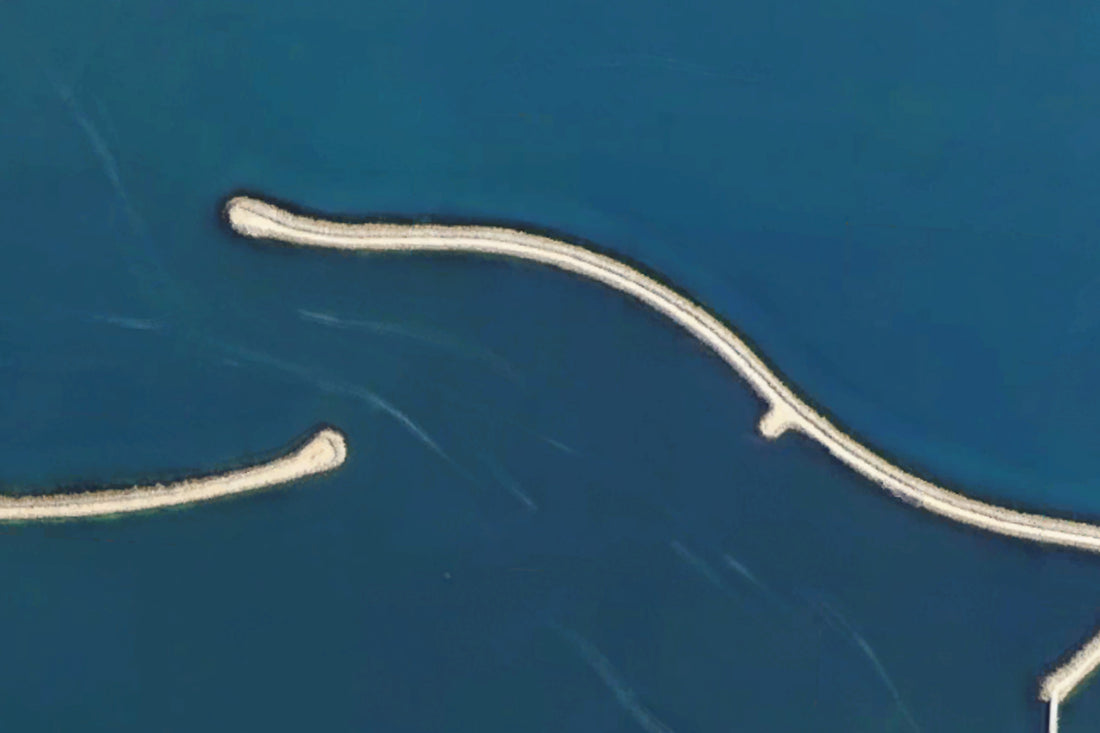 Fishing Ocean Rockwalls With Crabs For Bream